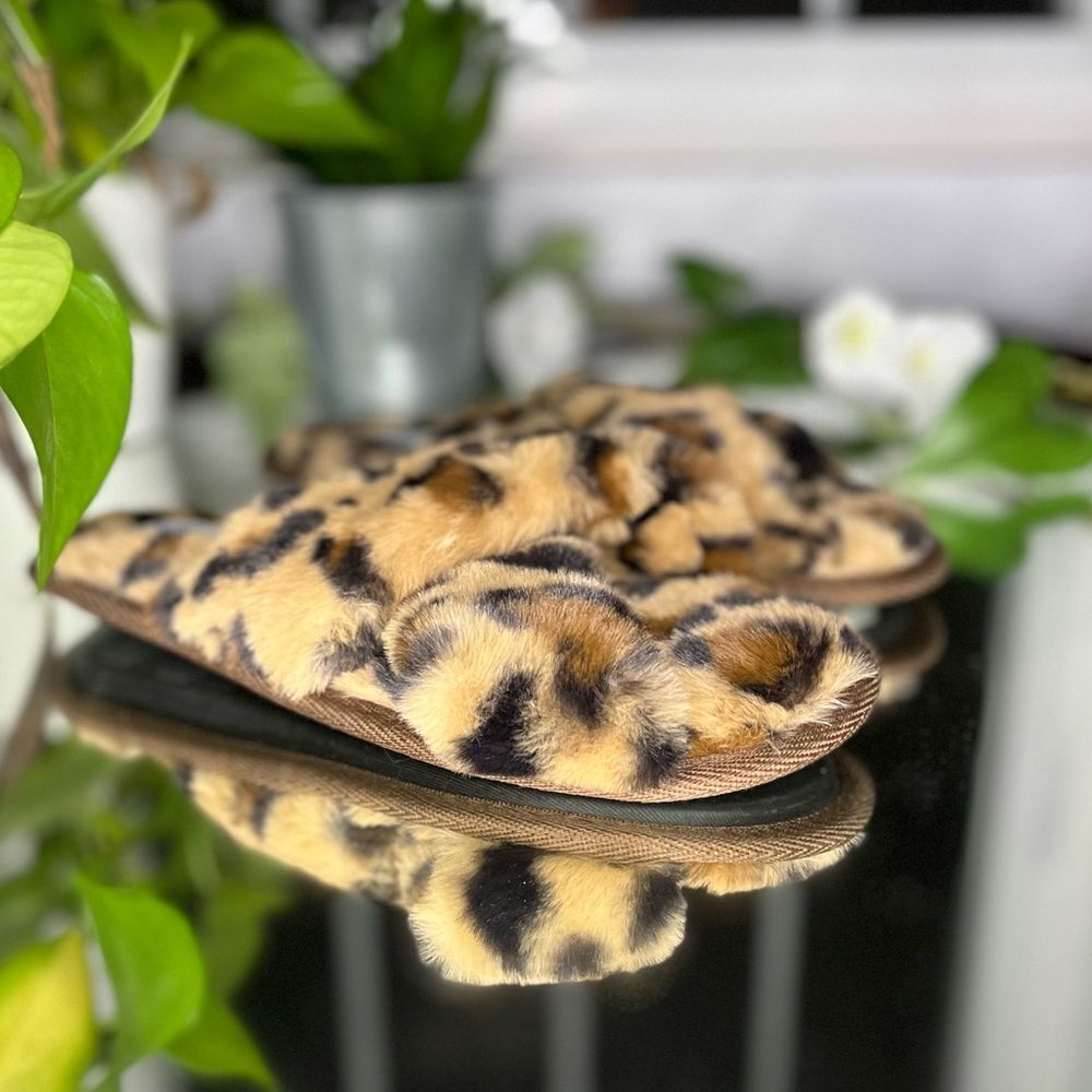 Steve Madden Fur Slippers Women Leopard Print Criss Cross Slippers Sandals Sz 7‍